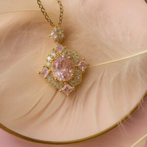 Kette „Royal Sparkle“ – Anhänger in Goldoptik mit Kristallen