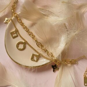 Armband „Golden Charms“ – Goldoptik mit Symbol-Anhängern