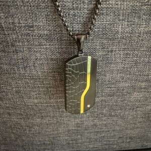 Panther Noir – Herrenanhänger mit Gelbstreifen