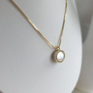 Golden Love – Rundanhänger mit Perlmutt