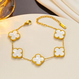 White Clover Elegance Armband