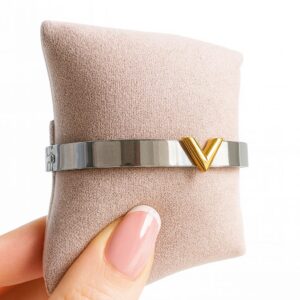 Victory Minimalist Bangle
