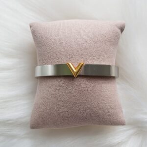 Victory Minimalist Bangle